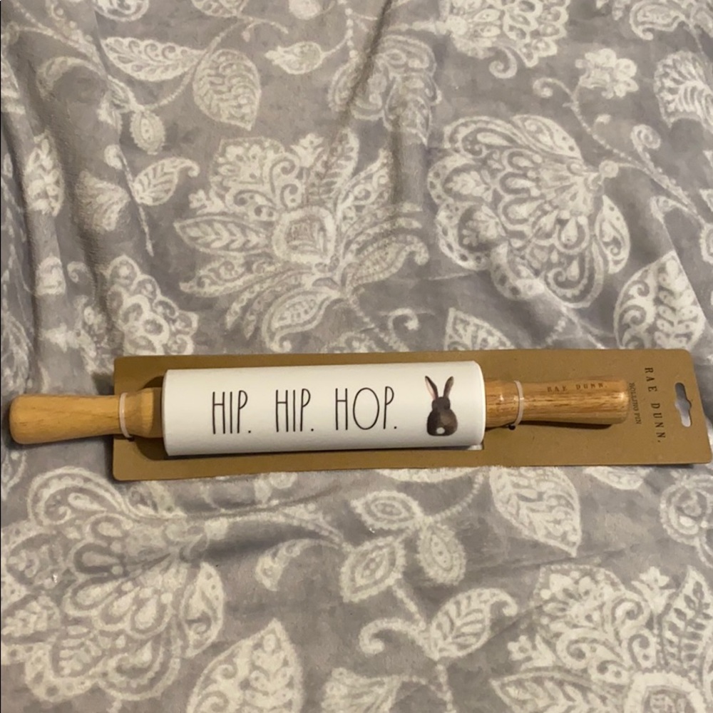 🎉🎉HP🎉🎉 Best in home. Rae Dunn rolling pin Easter bunny